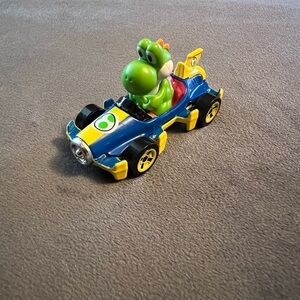 2018 HOT WHEELS NINTENDO YOSHI super mario MACH 8 MARIO KART CAR loose GBG27